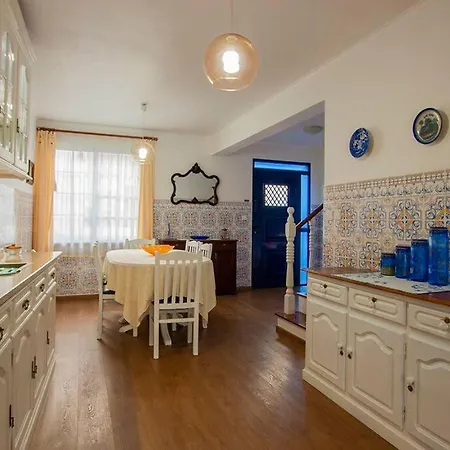 Holiday home Oliveira's House In